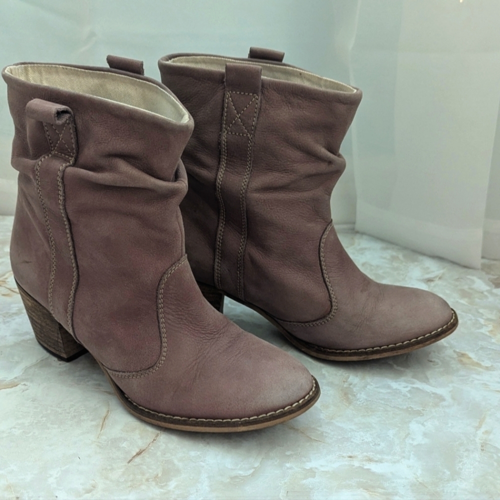 Sundance Woman's Boots Size 39
